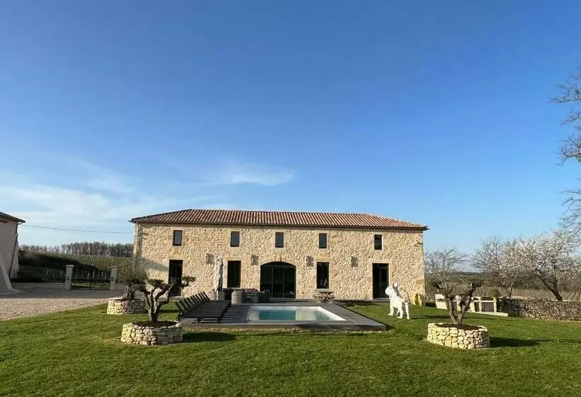 Majatalo Le Domaine Reine Sully