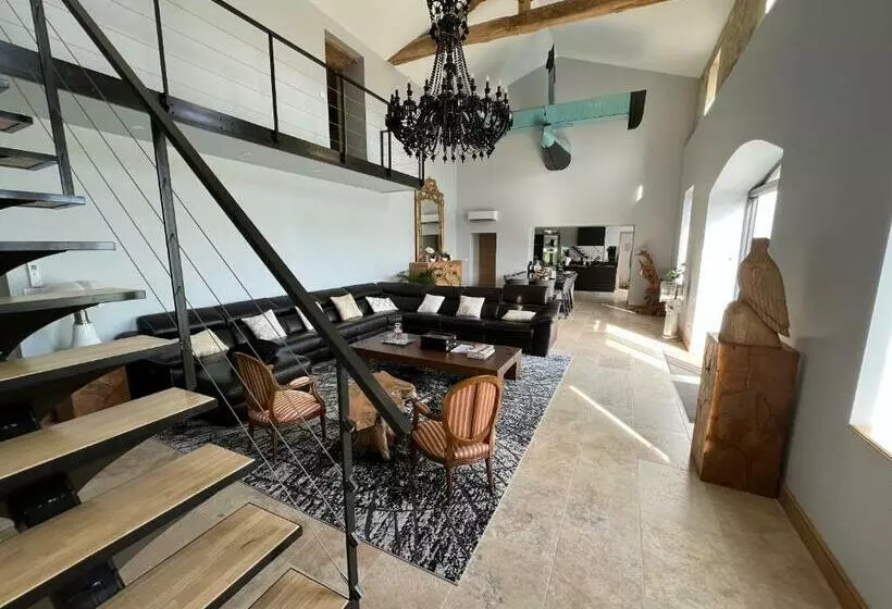 Majatalo Le Domaine Reine Sully