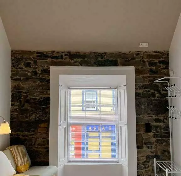 Room 2 Camp Street B&b & Self Catering