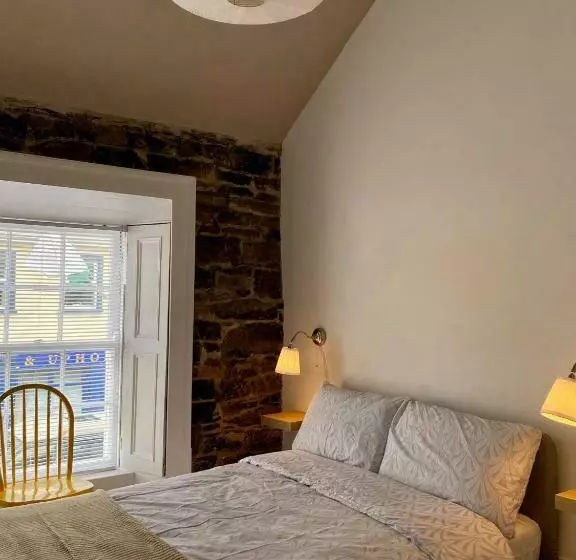 Room 2 Camp Street B&b & Self Catering