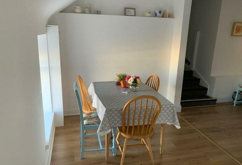 Room 2 Camp Street B&b & Self Catering