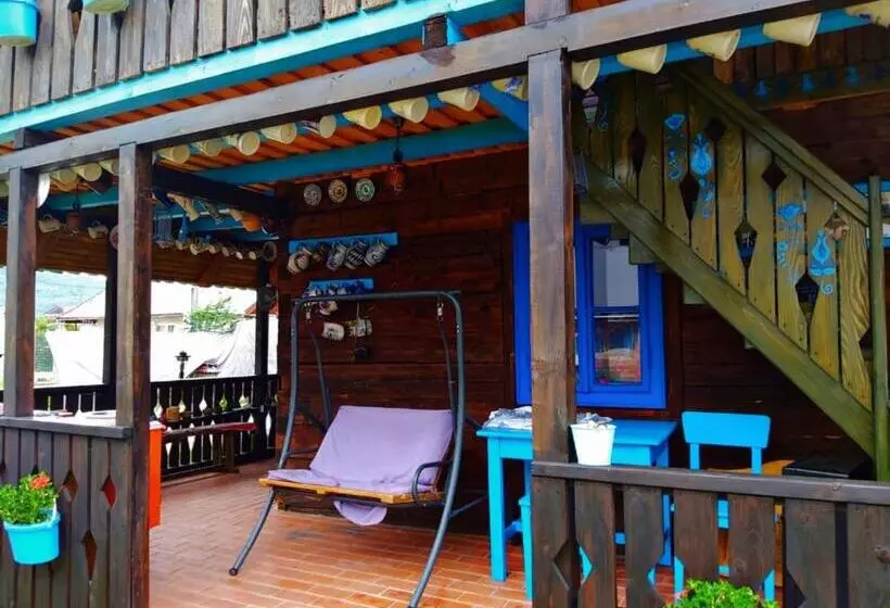 Retkeilymaja Casa Toth