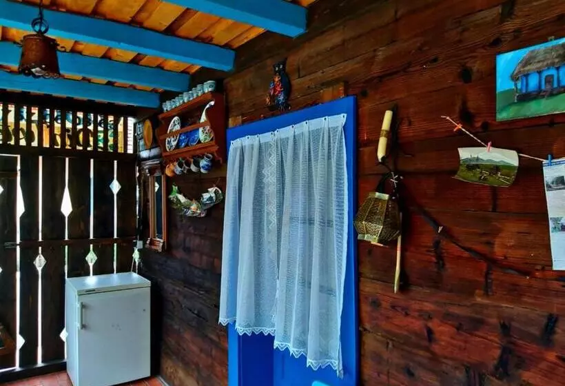 Retkeilymaja Casa Toth