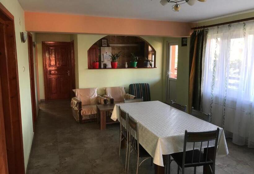 بنسيون Vila Cristina 2