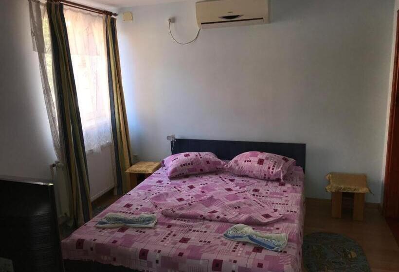 بنسيون Vila Cristina 2