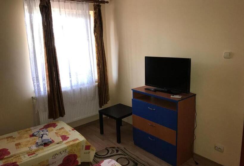 פנסיון Vila Cristina 2