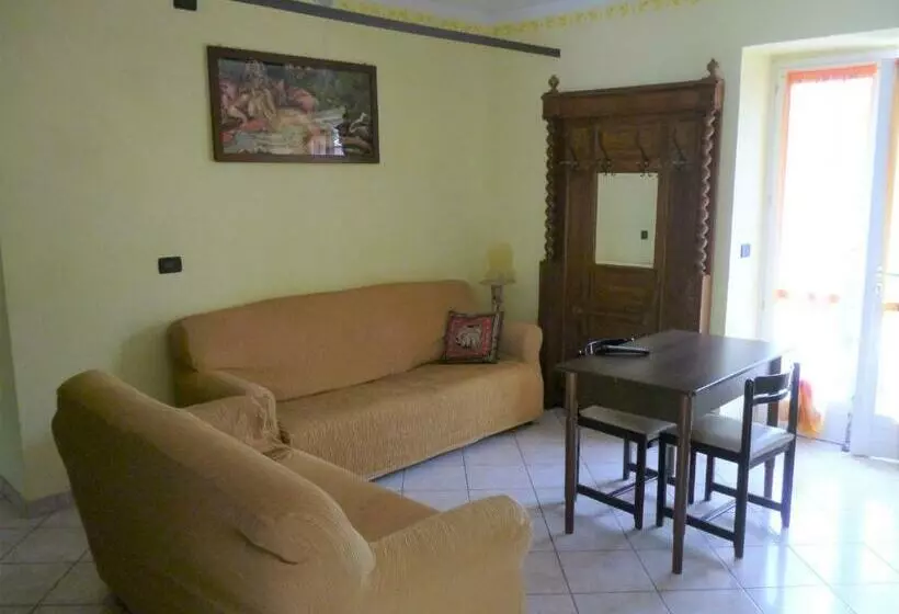 Aamiaismajoitus (B&B) L Elefantino   Bed And Book