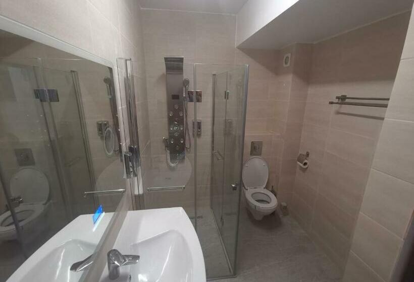 Maravali Seaview Mamaia