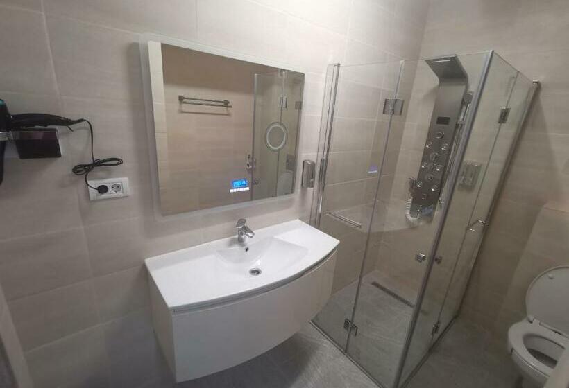 Maravali Seaview Mamaia