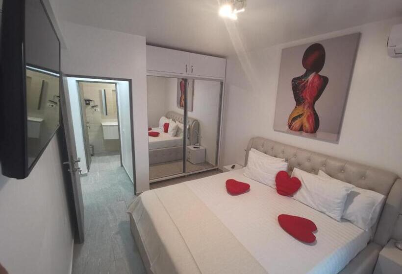 Maravali Seaview Mamaia