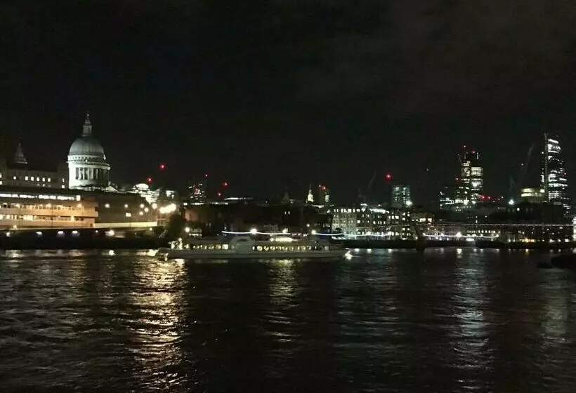 ペンション Room In Central London Overview Thames