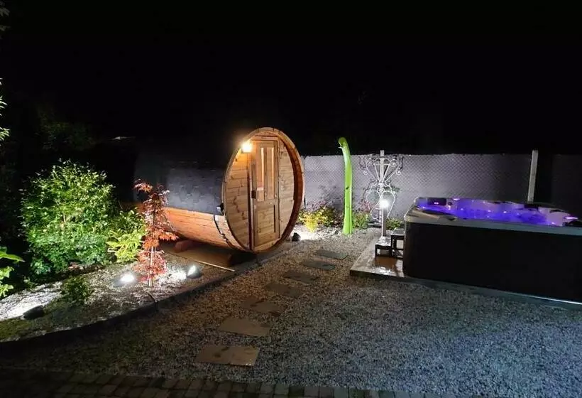 تختخواب و صبحانه Le Manoir De Louviers