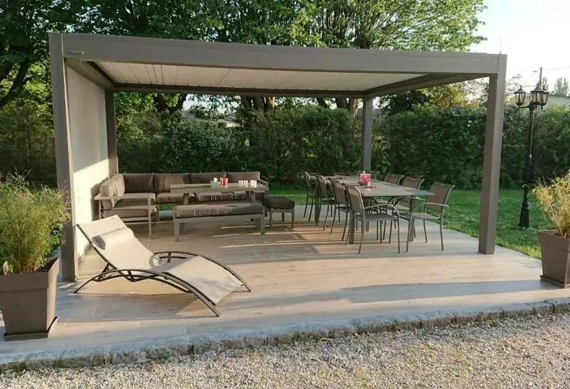 تختخواب و صبحانه Le Manoir De Louviers
