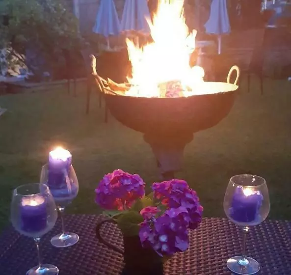 Aamiaismajoitus (B&B) Jasmine Cottage