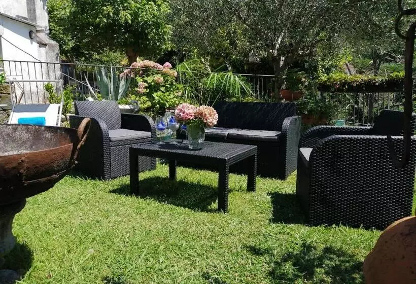 Aamiaismajoitus (B&B) Jasmine Cottage