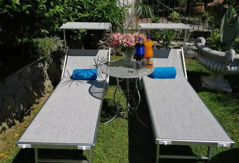 Aamiaismajoitus (B&B) Jasmine Cottage