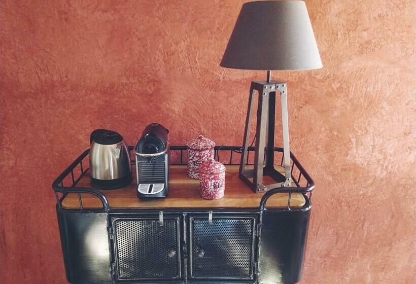 مبيت وإفطار Une Chambre En Luberon