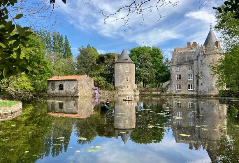 Château De La Preuille Bed & Breakfast