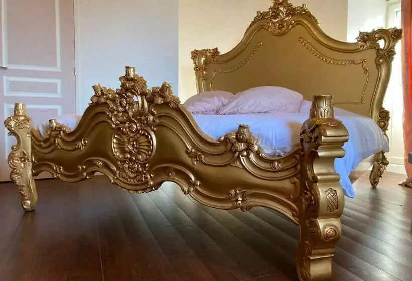 Château De La Preuille Bed & Breakfast