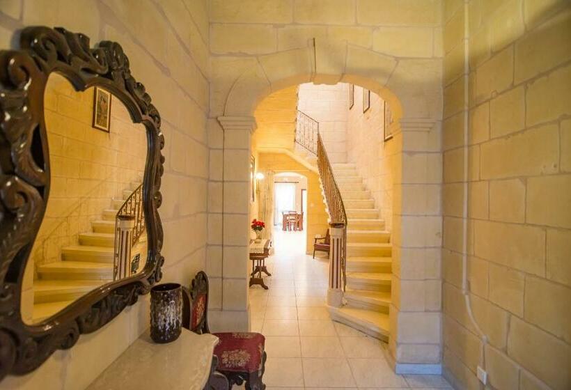 هتل Lidda Butts Inn