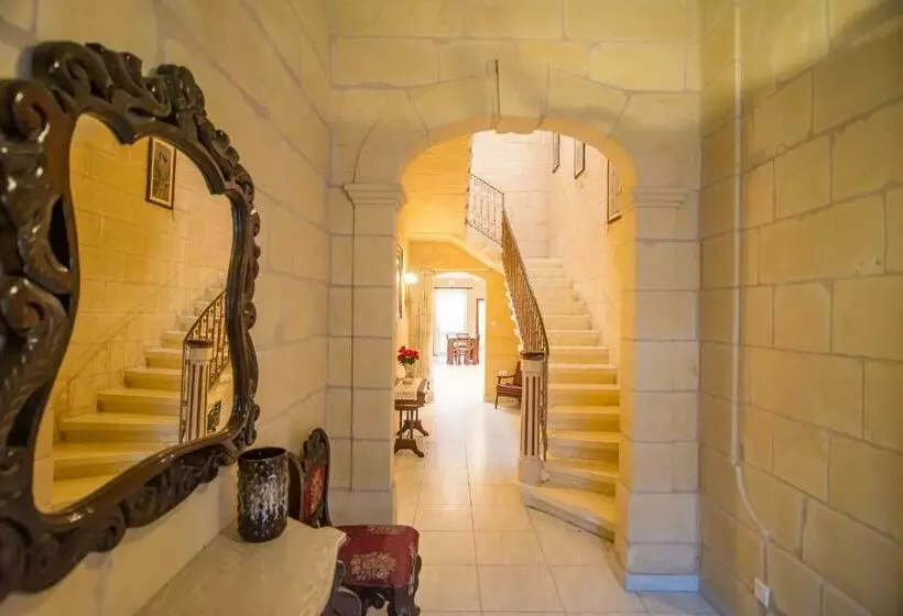 هتل Lidda Butts Inn