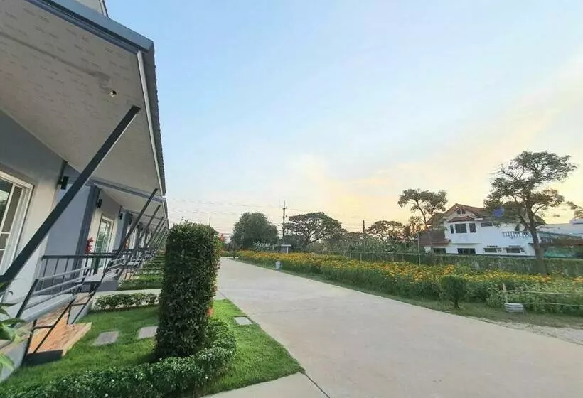 Maharak Resort