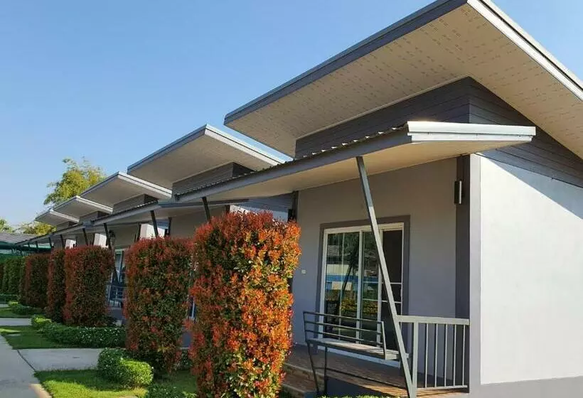 Maharak Resort
