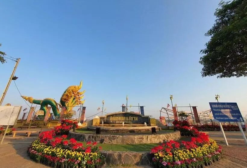 Maharak Resort