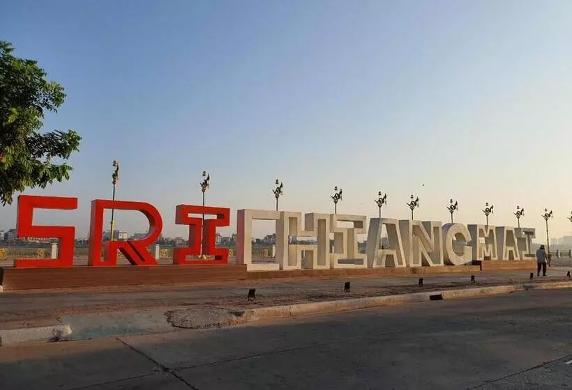 Maharak Resort