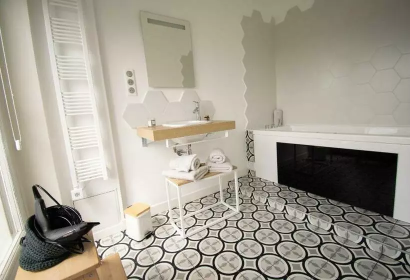 تختخواب و صبحانه 15ème Droite   Tour Perret   Centre Ville   4 étoiles