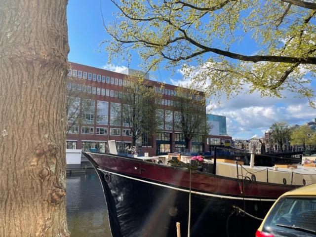 Bed and Breakfast Romantic Houseboat