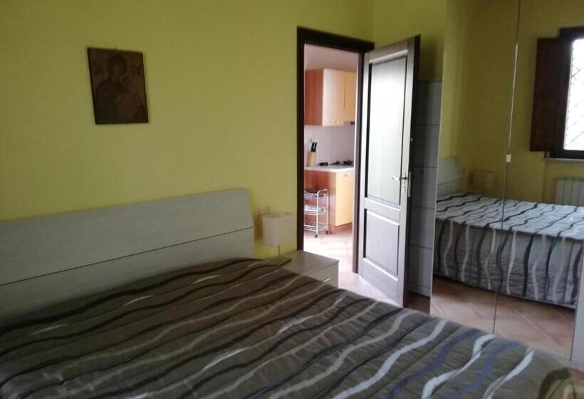 Отель Agriturismo Podere Bianca Maria