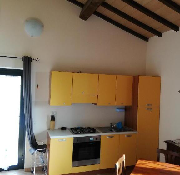 Отель Agriturismo Podere Bianca Maria