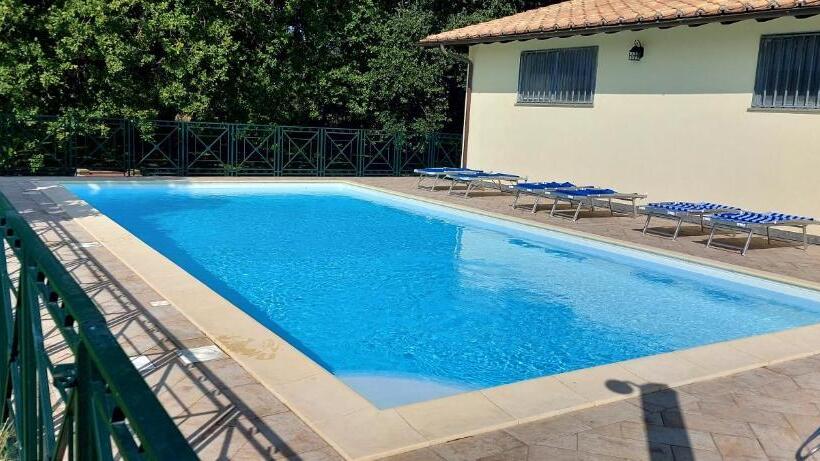 Отель Agriturismo Podere Bianca Maria