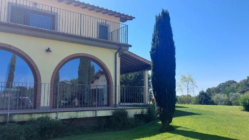 Отель Agriturismo Podere Bianca Maria