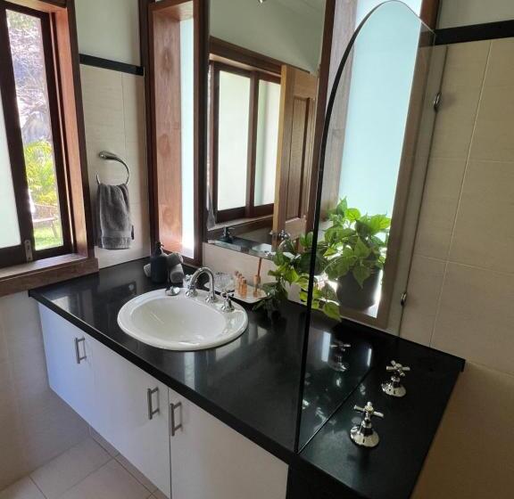 بنسيون The Pool House   Crescent Head   Stunning Ocean Views, Pet Friendly