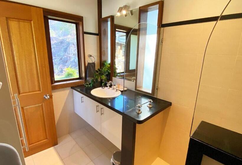 بنسيون The Pool House   Crescent Head   Stunning Ocean Views, Pet Friendly