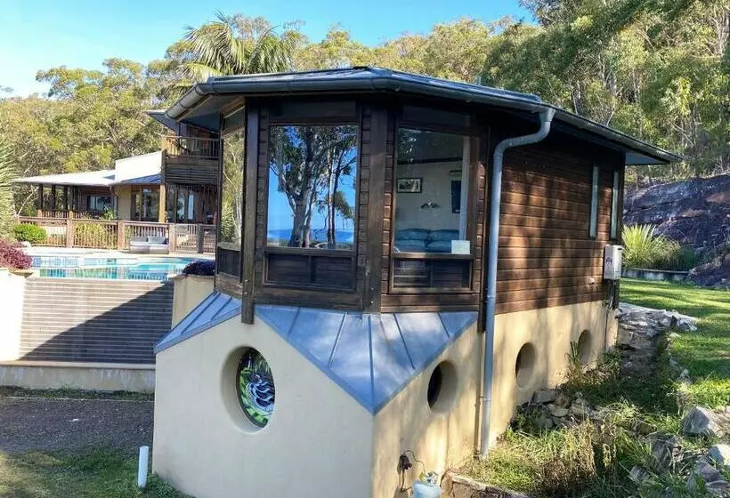 ペンション The Pool House   Crescent Head   Stunning Ocean Views, Pet Friendly