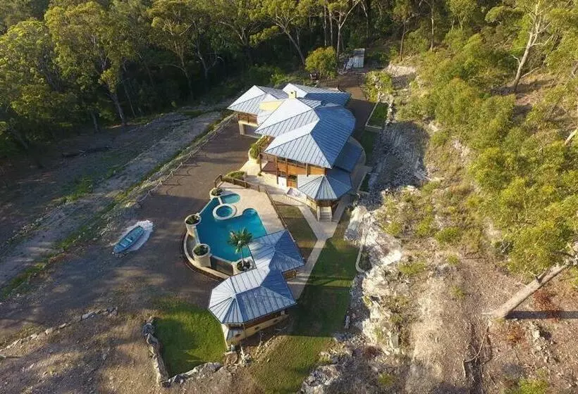 ペンション The Pool House   Crescent Head   Stunning Ocean Views, Pet Friendly