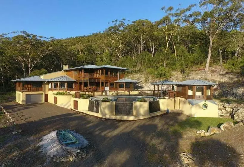 ペンション The Pool House   Crescent Head   Stunning Ocean Views, Pet Friendly