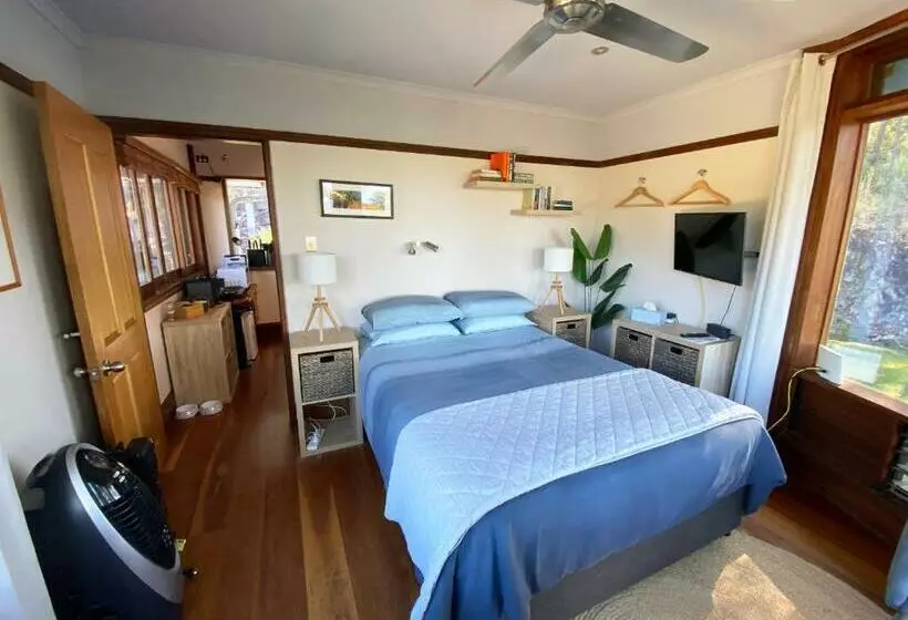 ペンション The Pool House   Crescent Head   Stunning Ocean Views, Pet Friendly