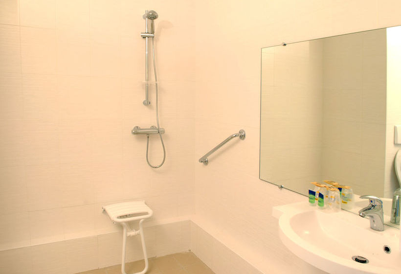 فندق Hôtel Savigny-Le-Temple