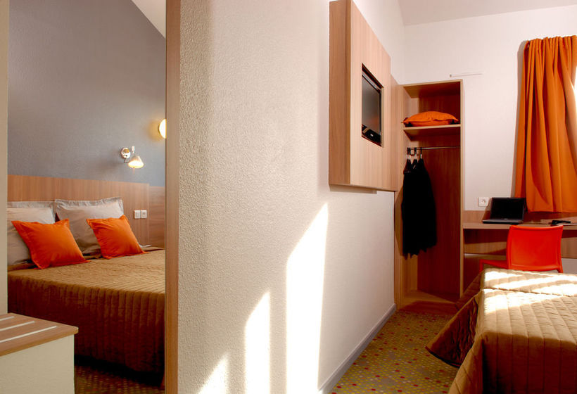 فندق Hôtel Savigny-Le-Temple