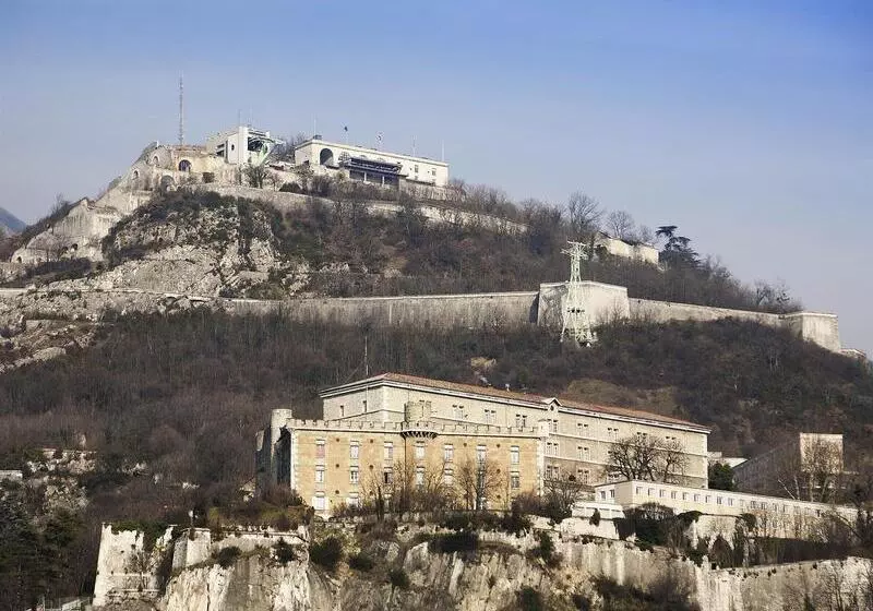 Otel Ibis Styles Grenoble Centre Gare