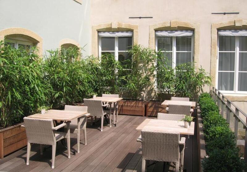 هتل Le Place D Armes   Relais & Châteaux