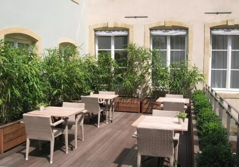 هتل Le Place D Armes Relais & Châteaux