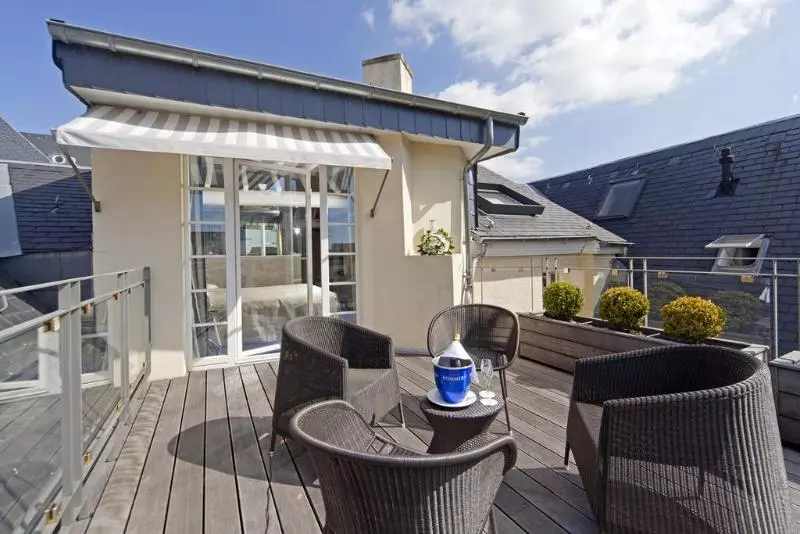 هتل Le Place D Armes Relais & Châteaux