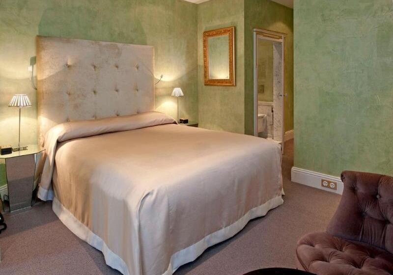 هتل Le Place D Armes   Relais & Châteaux