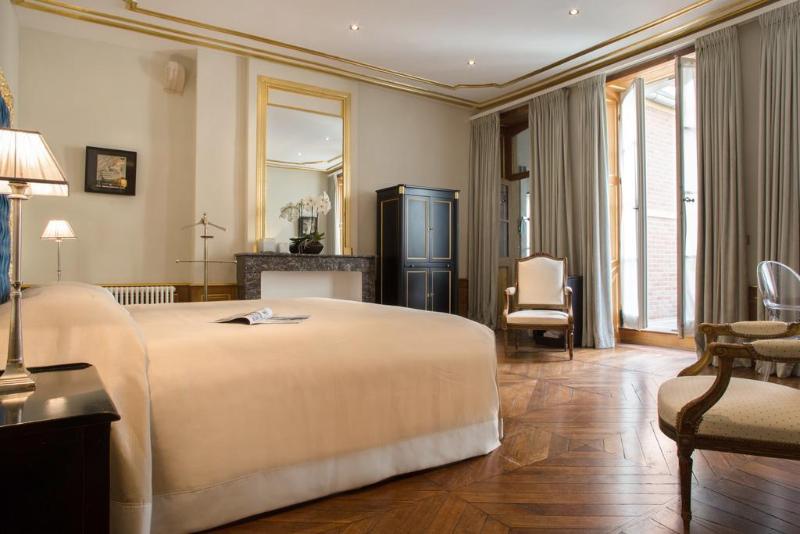 هتل Le Place D Armes   Relais & Châteaux