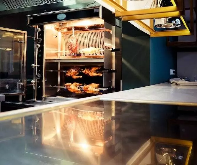 هتل Le Place D Armes Relais & Châteaux